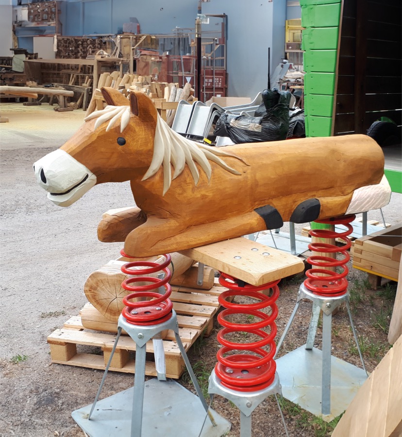 Federgerät Liegendes Pferd