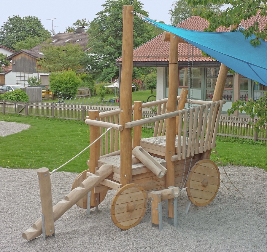 Heuwagen mit Holzrädern