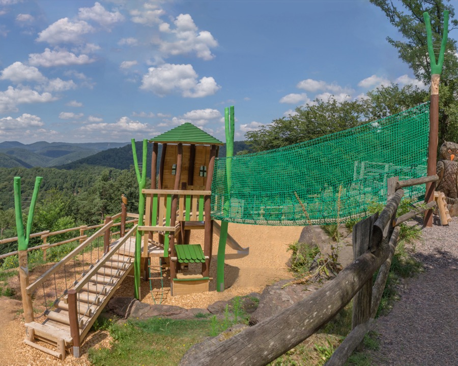 Baumhaus-Spielanlage Jung-Pfalz-Hütte