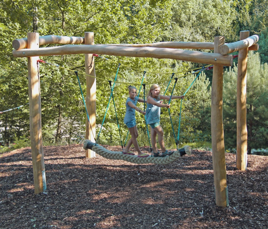 Raupenschwinger 3-sitzig mit Rundholzkranz