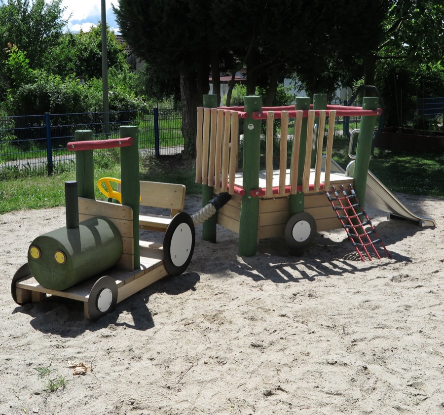 Mini-Traktor mit Anhänger