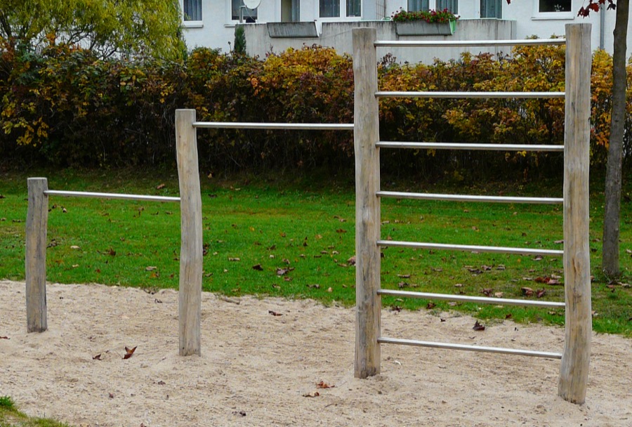 Sprossenwand mit Zweifachreck