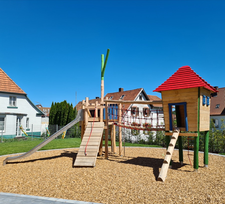 Baumhaus-Spielanlage Robinson