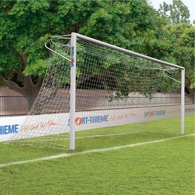 Sport-Thieme Grossfeld-Fußballtor in Bodenhülsen stehend, eckverschweisst