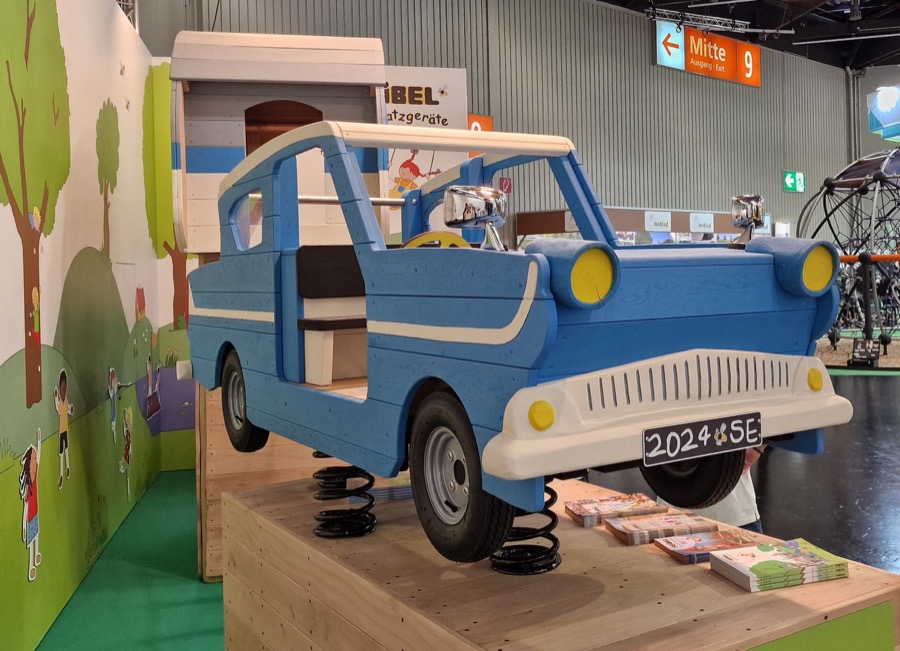 Fliegendes Auto auf Federn