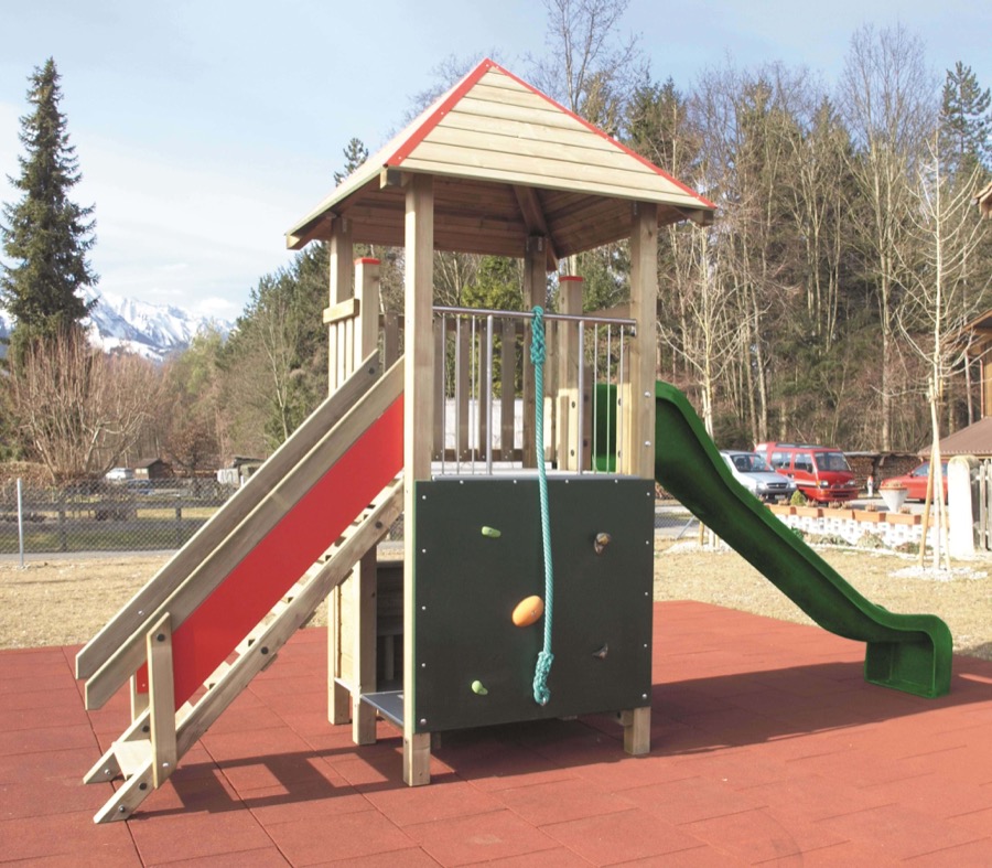 Quadro-Turm mit Kletterwand