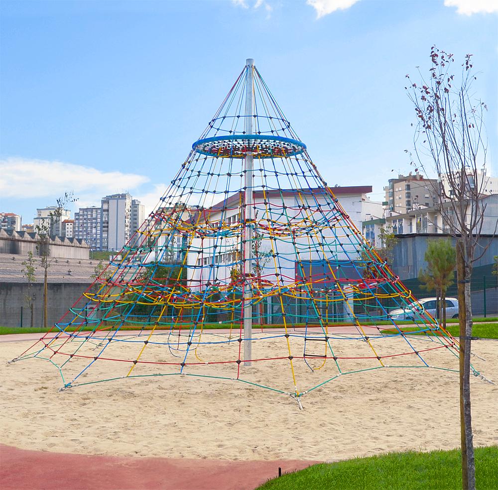 Kletterpyramide 650