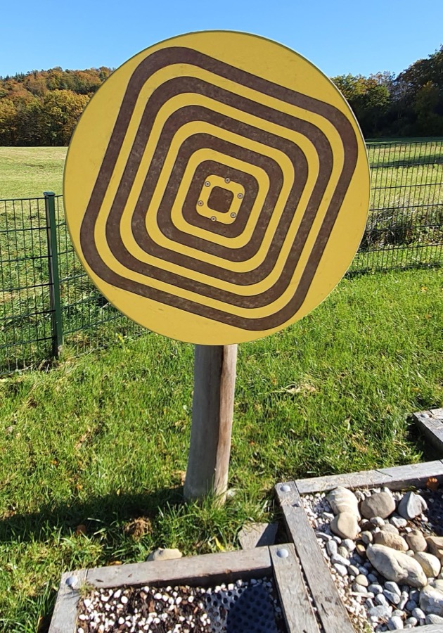 Drehspiel HPL Ø100cm, Würfel, mit 1 Pfosten