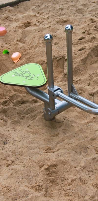 Sandbagger Julian -