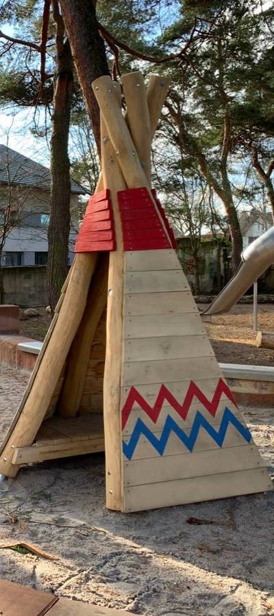 Tipi Apache mit Stammeszeichen