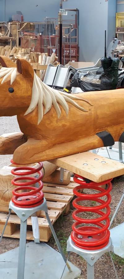 Federgerät Liegendes Pferd