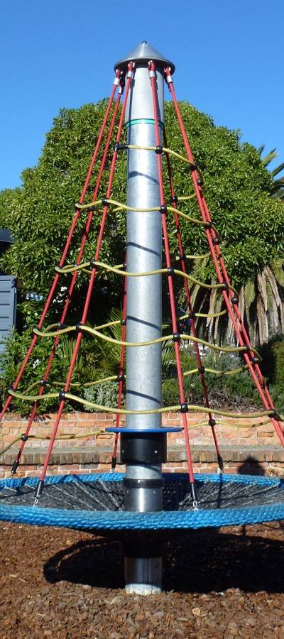 Drehbarer Kletterturm S mit Nest -