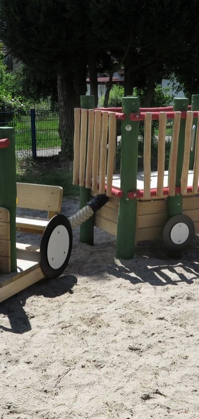 Mini-Traktor mit Anhänger