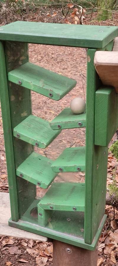 Kugelbahn Treppenkasten mit Zick-Zack-Treppe