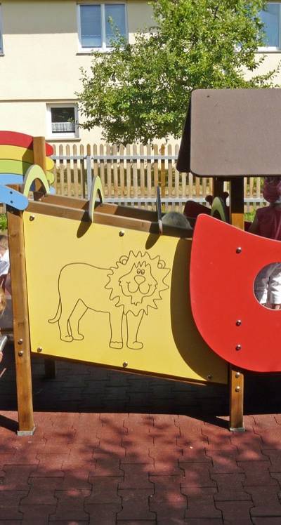 Minispielanlage Arche Noah mit Kriechbrücke