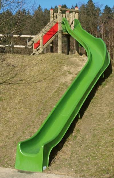 Hangeinstieg aus Kantholz zur Endlosrutschbahn