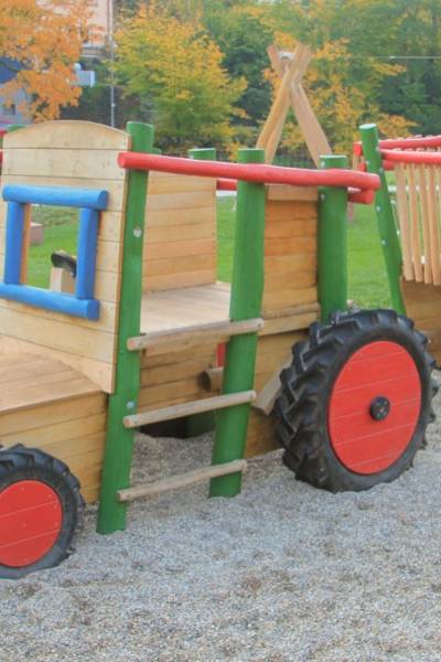Spieltraktor Baden-Baden mit Anhänger