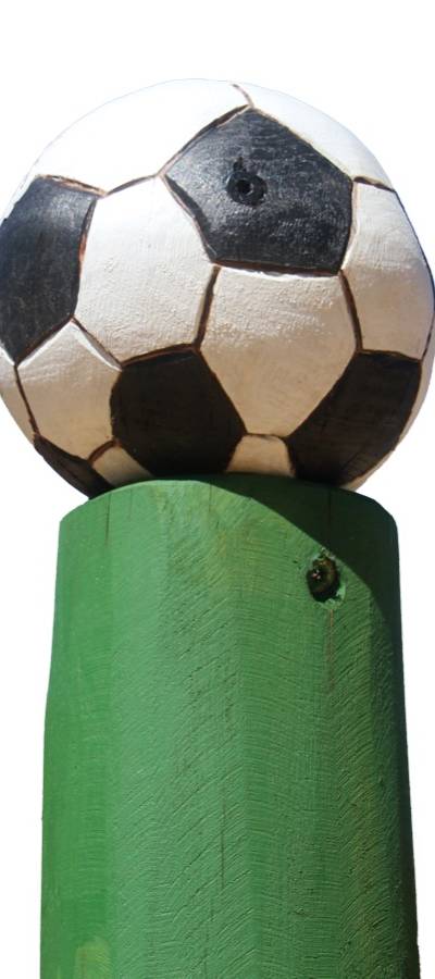 Pfostenkopf/Schnitzfigur Fußball -